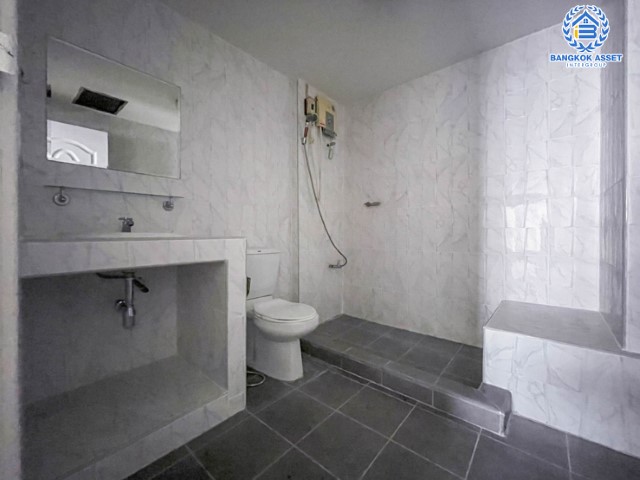 *****บ้านเดี่ยวมือสองย่านนนทบุรี ม. ศราวัณวิลล์ แจ้งวัฒนะ บนเนื้อที่ 54 ตร.ว. ฟังก์ชัน 4 ห้องนอน 3 ห้องน้ำ 3 ที่จอดรถ บ้านรีโนเวทใหม่ สภาพสวยพร้อมอยู่ แถมเครื่องปรับอากาศ บนทำเลเชื่อมต่อทุกการเดินทาง ใกล้รถไฟฟ้าสายสีชมพู "สถานีแจ้งวัฒนะ-ปากเกร็ด" และทางด่วน "ศรีรัช"